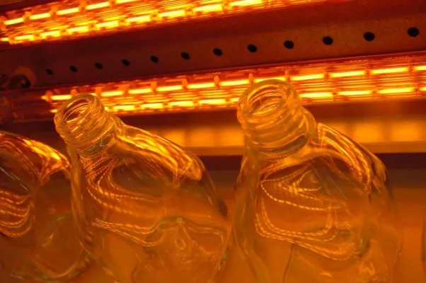 Continuous glass annealing heater